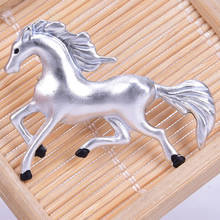 Branco esmalte voando cavalo broches pinos elegante branco cavalo animal broche corsage feminino roupas masculinas jóias pinos broaches 2024 - compre barato