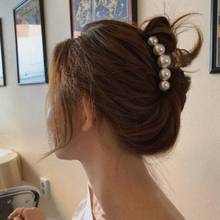 Женские акриловые реснички AOMU, большие с-образные жемчужные Когти для волос в стиле ретро в форме Луны, аксессуары для волос 2024 - купить недорого