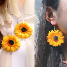 Женские серьги с золотым подсолнухом, милые серьги-Крючки для ушей с желтым цветком, летние корейские ювелирные изделия 2024 - купить недорого