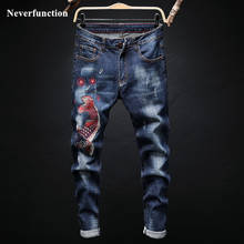 Уличная одежда для мужчин с вышивкой рыбы кои синие зауженные джинсы брюки модные хлопковые хип хоп мужские повседневные джоггеры джинсовые штаны 2024 - купить недорого