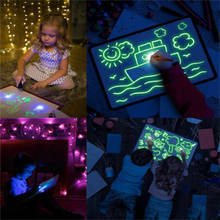Светодиодный люминесцентный светильник чертежная доска для рисования граффити планшет для рисования Magic рисовать с светильник-веселые флуоресцентных ручек забавная развивающая игрушка 2024 - купить недорого