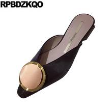 Mulas de lujo zapatos de diseñador de mujeres zapatillas diapositivas negro gruesos de punta de satén tacón bajo 2021 grueso verano cuadrado pista sandalias 2024 - compra barato