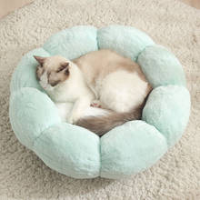 Плюшевая подушка для кошек в форме цветка, теплая цветная кровать, круглая мебель для домашних животных, диван для сна, коврик, корзина, гнездо, аксессуары для котят, домик для собак в помещении 2024 - купить недорого