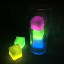 Cubos de gelo led piscantes, 5 peças cubos de gelo led mudança de cores brinquedo luminoso na água, luz noturna decoração de festa brilha no escuro brinquedo 2024 - compre barato