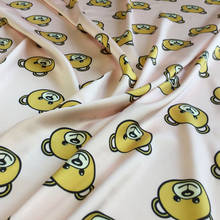 100x145cm tecido de cetim estampado com urso de desenho animado em poliéster imitado tecido de seda para mulheres crianças blusa de verão roupas de dormir pijamas costura diy 2024 - compre barato