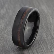 Anillo de titanio para hombre, Superficie de anillo negro puro con anillo largo de acero inoxidable, textura de madera, estilo masculino a la moda 2024 - compra barato