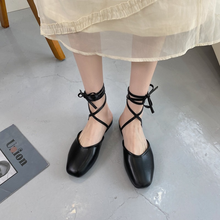 Босоножки женские кожаные на шнуровке, модные сандалии с квадратным носком, на низком каблуке, выразительная обувь в стиле принцессы, сказочные дизайнерские 2024 - купить недорого