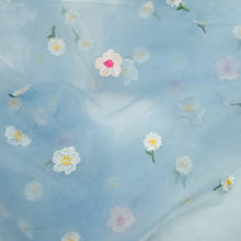 Новая мягкая усиленная сетчатая ткань с вышивкой, милая цветная маленькая Маргаритка, детское платье, тюль, кружевная ткань 2024 - купить недорого