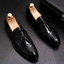 Zapatos brogue de cuero de vaca para hombre, mocasines transpirables con borlas, estilo inglés, a la moda, color negro 2024 - compra barato