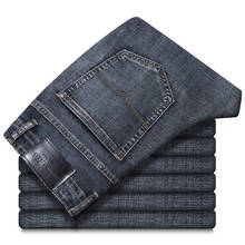 Брендовые летние джинсы мужские свободные повседневные Прямые эластичные джинсовые брюки мужские классические ретро серые брюки плюс размер 40 42 44 2024 - купить недорого