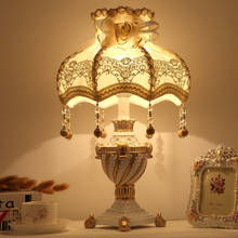 Светодиодные настольные лампы из смолы, для гостиной, спальни, прикроватные настольные лампы, декор в скандинавском стиле, для столовой, для макияжа, настольные светильники 2024 - купить недорого