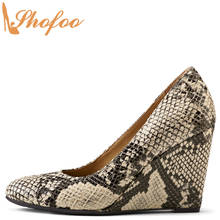 Tacones de cuña alta de piel de serpiente en relieve bombas punta redonda Slip en gran tamaño 8 10 damas Oficina de moda mujeres zapatos Shofoo 2024 - compra barato