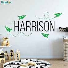 Pegatina de pared personalizada con nombre de avión de papel, decoración del hogar para habitación de niños, decoración de aviación personalizada, murales de vinilo TY2499 2024 - compra barato