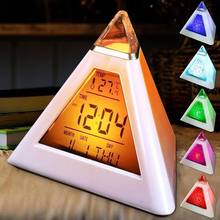 Relógio de alarme com display digital, luminoso, 7 cores, tempo decorativo, calendário, alarme 2024 - compre barato