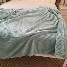 Manta polar de tela para sofá y sala de estar, colcha suave y cálida para cama, cobertor de viaje de Color verde, azul y rosa, Color sólido 2024 - compra barato