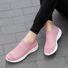 Sapatos mulher tênis 2021 moda malha respirável com tênis sapatos femininos sólidos casuais senhoras sapatos escorregar-on tenis feminino 2024 - compre barato
