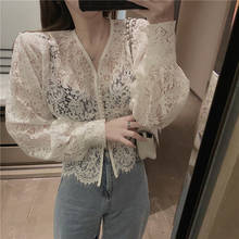 Blusa de encaje transparente para mujer, camisa de manga larga abombada con cuello en V, botones de perlas, elegante, 2020 2024 - compra barato