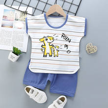 2020 летние комплекты одежды для мальчиков и девочек Корейская хлопковая футболка с короткими рукавами и рисунком жирафа + шорты комплект из 2 предметов детская одежда для малышей 2024 - купить недорого