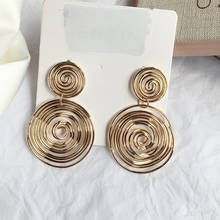Золотые металлические круглые серьги в минималистском стиле со спиральным завитком, модные корейские Модные женские ювелирные изделия для вечеринки в стиле рок 2024 - купить недорого