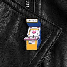 Cartoon desktop game console Pins Game on pink heart Badge Brooch Jewelry Denim jackets Shirt bag Lapel Game lover pin gift 2024 - buy cheap