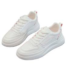 Белая женская обувь, Новинка Весна 2021, Стильная универсальная повседневная обувь в Корейском стиле для студентов, женская обувь с низким верхом на толстой подошве 2024 - купить недорого