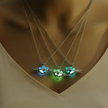2020 модное светящееся ожерелье с подвеской в форме сердца, ожерелья для влюбленных, ювелирные изделия для подарка на День святого Валентина 2024 - купить недорого