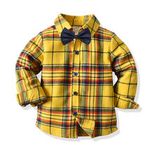 Рубашки для маленьких мальчиков, детская весенне-осенняя желтая клетчатая джентльменская хлопковая рубашка с длинным рукавом, топы с бантом, блузка для малышей 2024 - купить недорого