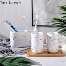 Quatro peças terno criativo padrão cerâmica acessórios do banheiro conjunto de presente de casamento boca copo escova de dentes titular com bandeja de bambu 2024 - compre barato