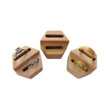 Soporte hexagonal de madera Simple para exhibición de anillos, estante de almacenamiento para parejas, organizadora de bandeja joyas, regalos 2024 - compra barato