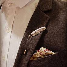 Мужская брошь в стиле ретро, брошь в виде золотого листа и пера, Нагрудный значок для костюма, брошь для женщин и мужчин 2024 - купить недорого