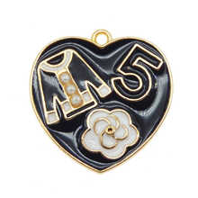 Julie Wang-abalorios de corazón negro esmaltado, 2 piezas, joyería de aleación de flores, collar de tono dorado, accesorios para hacer pulseras 2024 - compra barato