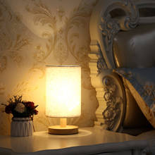 Lámpara LED de mesa con enchufe europeo, mesita de noche sencilla, pequeña, con bombilla LED cálida E27, incluye luz ambiental, pantalla de tela para dormitorio 2024 - compra barato