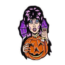 Elvira assustador carver lapela pino 80s filme amante do escuro inspirado popular punk festa de halloween favor 2024 - compre barato