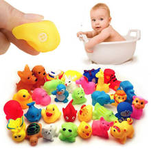 Плавательные игрушки для детей 10 шт., милые животные, мягкий резиновый поплавок, сжимаемая игрушка со звуком, пищащая игрушка для купания для детей, игрушки для купания, подарок 2024 - купить недорого