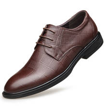 Homens sapatos formais 2021 outono & inverno marca vestido de casamento sapatos masculinos novos sapatos de gravação marrom design de moda sapatos masculinos de couro 2024 - compre barato