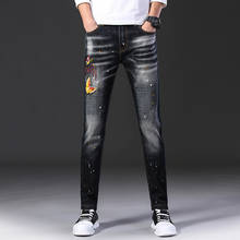 Модные Повседневные джинсы, мужские прямые Стрейчевые обтягивающие брюки, Поцарапанные Джинсы с вышивкой, Брендовые мужские штаны с дырками 2024 - купить недорого