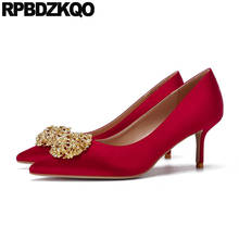 Zapatos de tacón medio de aguja de seda para dama de honor y novia, calzado de satén rojo, de 3 pulgadas, de Metal grueso 2024 - compra barato