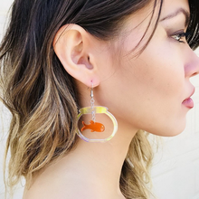 Pendientes colgantes de acrílico con forma de pez para mujer, aretes irregulares, geometría fresca, tendencia 2021 2024 - compra barato