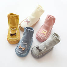 2019 новые носки для малышей, носки для новорожденных с резиновой подошвой, теплые носки на зиму и осень домашние тапочки Нескользящие ботинки детские носки с мягкой подошвой 2024 - купить недорого