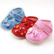 2021 модная обувь для маленьких девочек; Обувь на мягкой подошве с бантом для новорожденных и маленьких девочек; Повседневная Теплая обувь на плоской подошве; Лучшие подарки для малышей 2024 - купить недорого