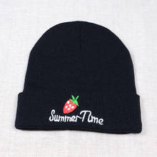 De moda de Mujeres de invierno frutas bordado de fresa senderismo esposado sombrero Skullies tejido sombrero Hip Hop gorra 2024 - compra barato
