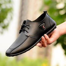 Homens sapatos de couro novos sapatos de designer casual deslizamento na moda motoristas conforto mocassins mocassins zip sapatos de condução ert 2024 - compre barato