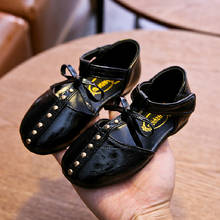 Детские кожаные свадебные модельные туфли для девочек; детские черные школьные официальные лоферы на плоской подошве; мокасины; новая обувь с заклепками 2024 - купить недорого