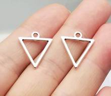 Lote de 50 unidades de dijes triangulares huecos chapados en plata antigua, accesorios de joyería para manualidades, 18x16mm 2024 - compra barato