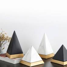 Pirámide creativa de lujo con luz europea para decoración del hogar, accesorios modernos de porcelana blanca, artesanías de mármol para el hogar y la Oficina 2024 - compra barato