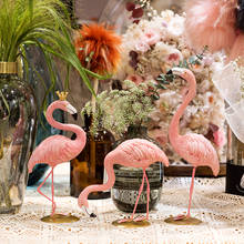 Decoração de arte criativa e nórdica, artesanato para sala de estar, decoração para casa, flamingo dourado rosa, estatuetas de miniaturas para escritório e mesa 2024 - compre barato