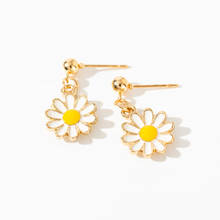 White Daisy Earrings Small Fresh Daisy Flower Ear Nail Sunflower Earring Korean Personality Women's Jewelry Brincos Wholesale 2024 - buy cheap