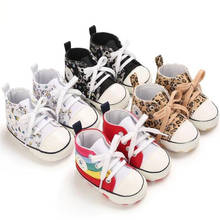 Детские холщовые классические спортивные кроссовки для новорожденных мальчиков девочек граффити звезда обувь для первых шагов Нескользящая детская обувь для малышей 2024 - купить недорого