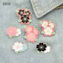 XEDZ-broche de esmalte de racimo de flores de cerezo, bonito dibujo animado, a la moda, Flor Blanca/Rosa/negra, insignia de ropa, joyería 2024 - compra barato