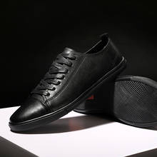 Sapatos masculinos de couro rachado, calçados casuais e confortáveis de marca para homens, rasteirinhas com cadarço, preto e branco 2024 - compre barato